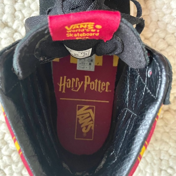 SOLD: Vans x Harry Potter SK8-Hi Gryffendor Sneakers, Men’s US 6.5 - Picture 7 of 11